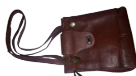 Bolso para dama de cuero color marron. en excelente estado